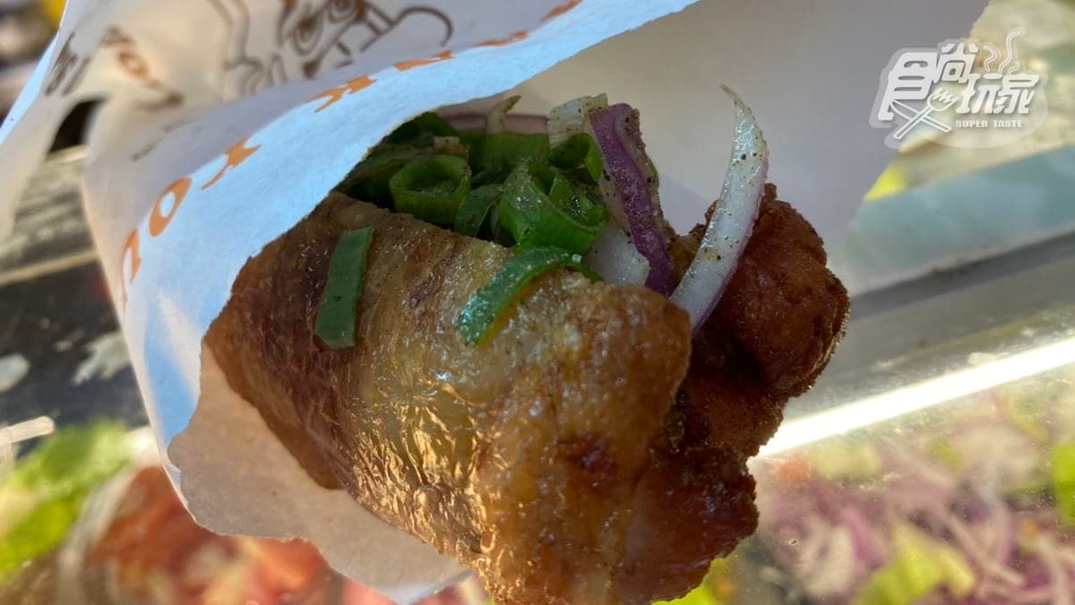 大量的蔥、蒜、辣椒，讓飯飯雞翅口感更佳。