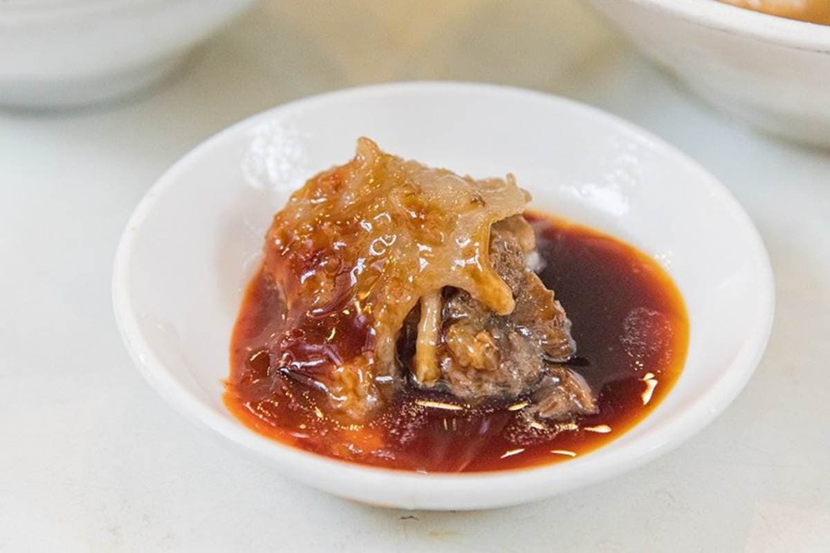 飄香一甲子!萬華老字號當歸豬腳連瘦肉都入口即化,隱藏版「豬腳三吃」內行才知道 飄香一甲子!萬華老字號當歸豬腳連瘦肉都入口即化,隱藏版「豬腳三吃」內行才知道