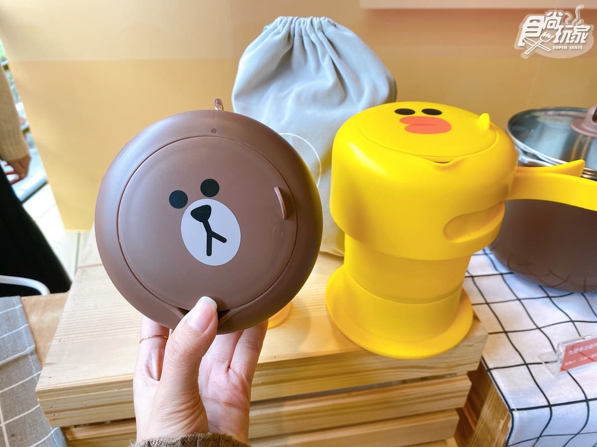 熊大、兔兔化身家電!全聯「LINE FRIENDS」5款廚電必收,鍋蓋手機架超實用 熊大、兔兔化身家電!全聯「LINE FRIENDS」5款廚電必收,鍋蓋手機架超實用
