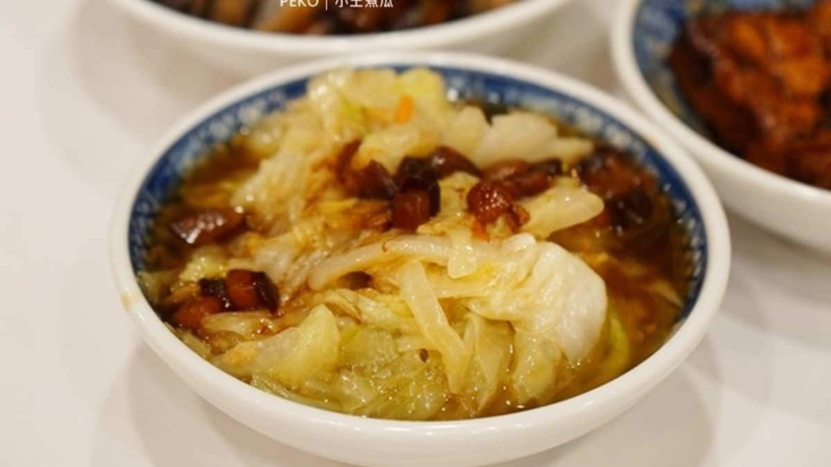 華西街夜市必吃這攤！「黑金滷肉飯」連3年獲米其林，膠質滷汁拌香Q米飯超唰嘴