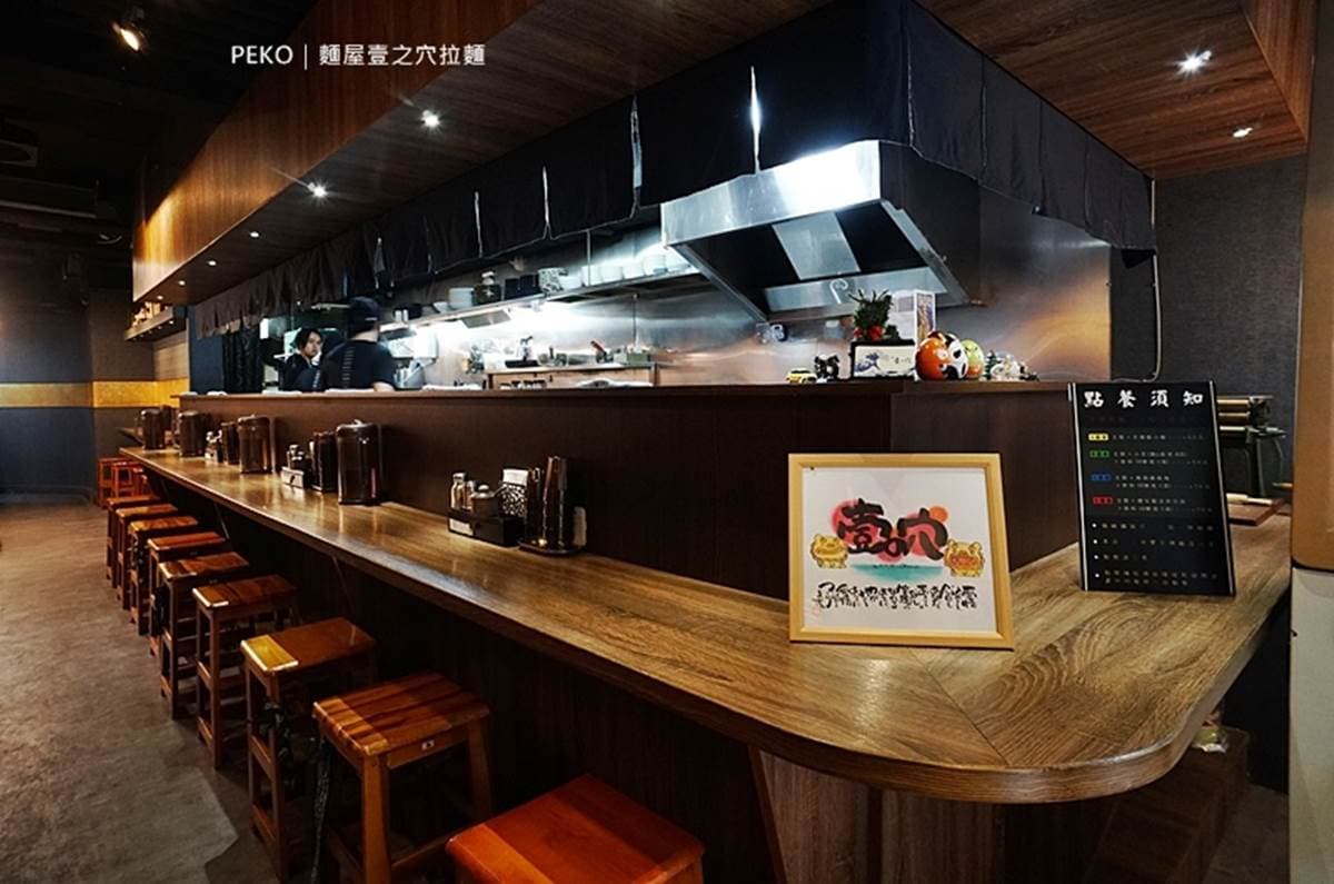 CP值超高！台北東區「二郎系拉麵」疊滿叉燒、豆芽小山，內用還可免費加麵