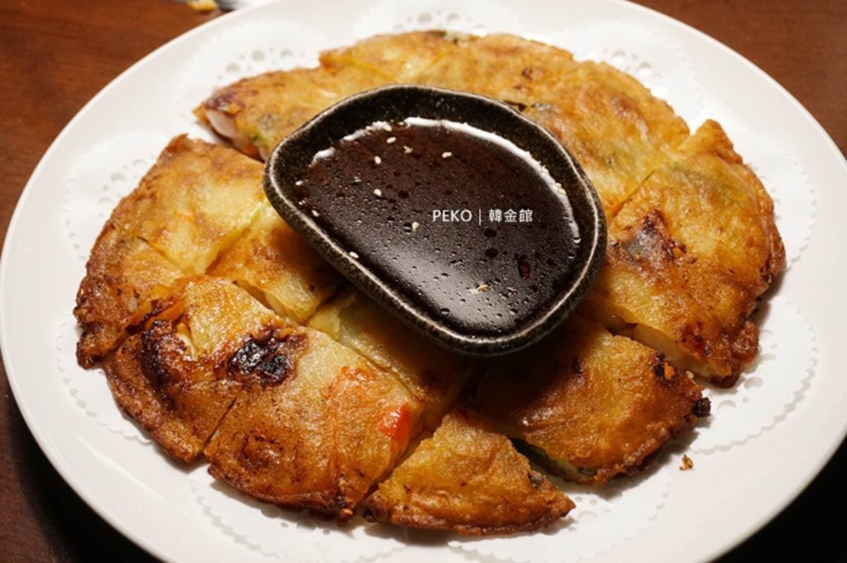 Google評價4.4顆星！台北超夯韓式料理「馬鈴薯排骨湯」湯濃肉嫩，食材疊成一座小山