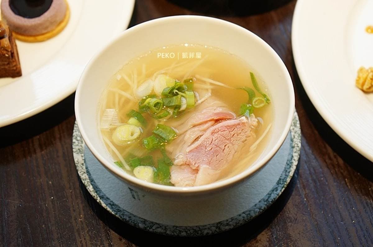 台北必吃Buffet冠軍！10大餐區160道料理，過橋牛肉、現切肋眼牛排、黑松露燉飯大推