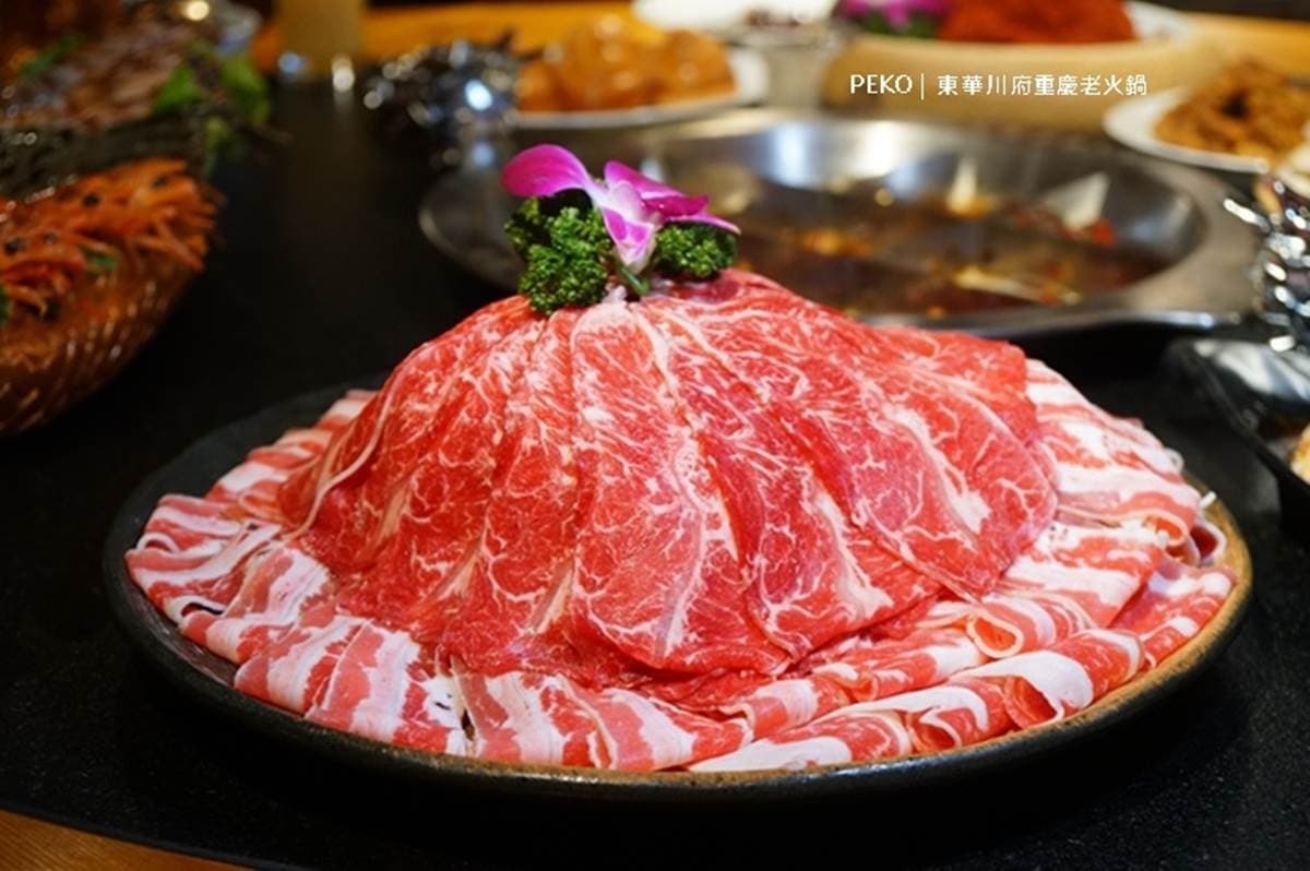 稀有道地川味!九宮格麻辣鍋涮霸氣肉山、海鮮龍船,還能變裝龍鳳袍美拍 稀有道地川味!九宮格麻辣鍋涮霸氣肉山、海鮮龍船,還能變裝龍鳳袍美拍