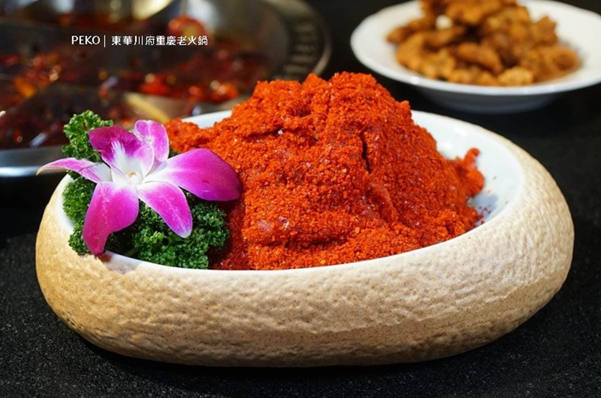 稀有道地川味!九宮格麻辣鍋涮霸氣肉山、海鮮龍船,還能變裝龍鳳袍美拍 稀有道地川味!九宮格麻辣鍋涮霸氣肉山、海鮮龍船,還能變裝龍鳳袍美拍