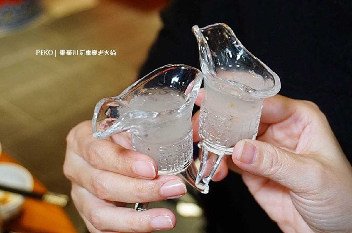 稀有道地川味!九宮格麻辣鍋涮霸氣肉山、海鮮龍船,還能變裝龍鳳袍美拍 稀有道地川味!九宮格麻辣鍋涮霸氣肉山、海鮮龍船,還能變裝龍鳳袍美拍