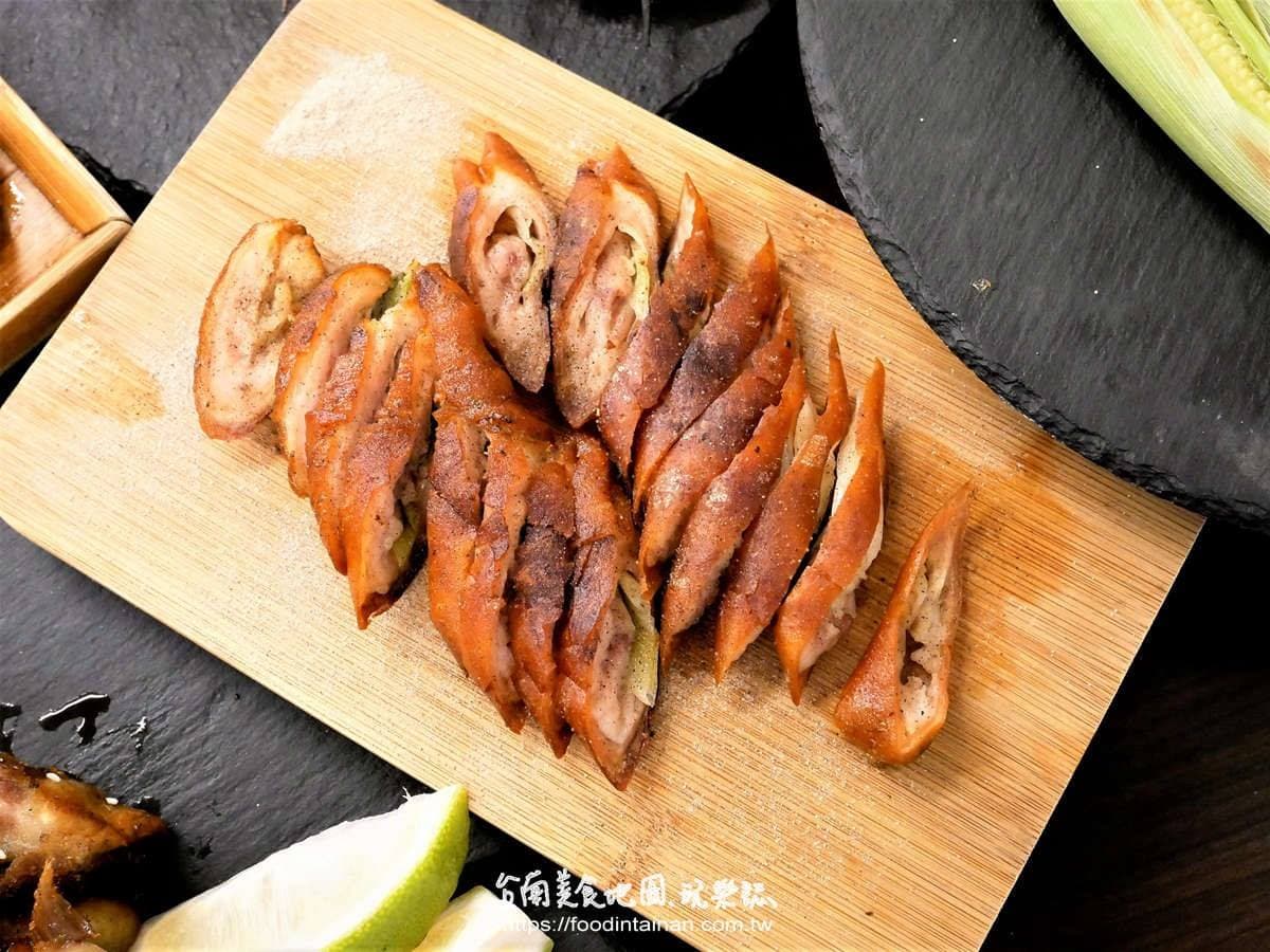 想吃先預約！台南超有哏串燒必點網推「培根包番茄」，脆皮肥腸看到就要搶