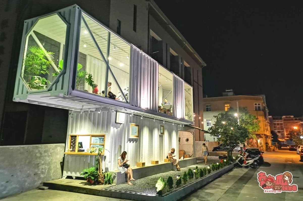 網美都來這！手搖飲進駐恆春純白貨櫃屋，花25元就能打卡拍不停