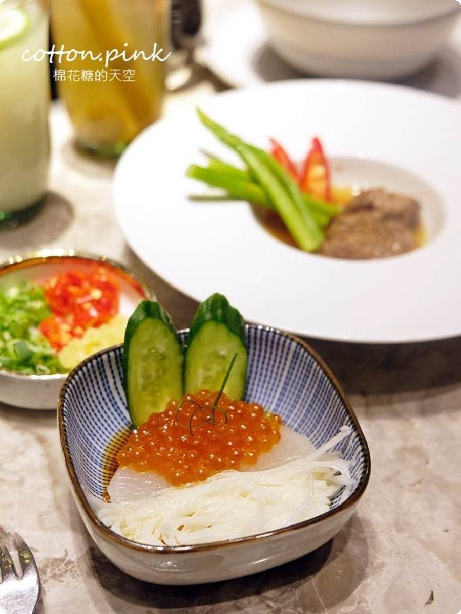 隨便拍都是網美照！台中最潮火鍋爽嗑和牛、伊比利豬、活鮑魚，湯底還能煮龍蝦膏雜炊