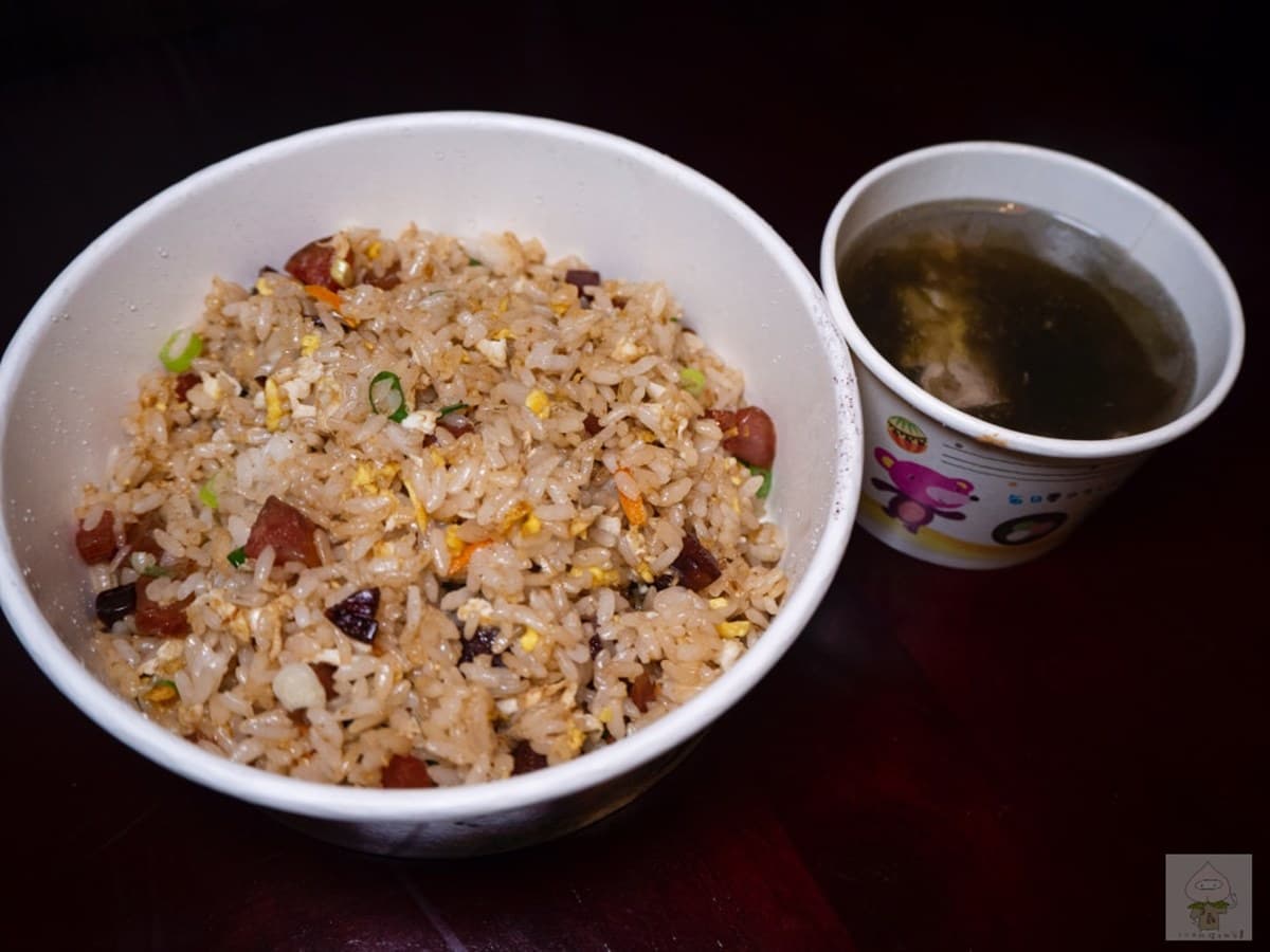 沒預訂要等１小時！萬華古早味炒飯吃得到「豬油香」，還有４種口味可任意選配