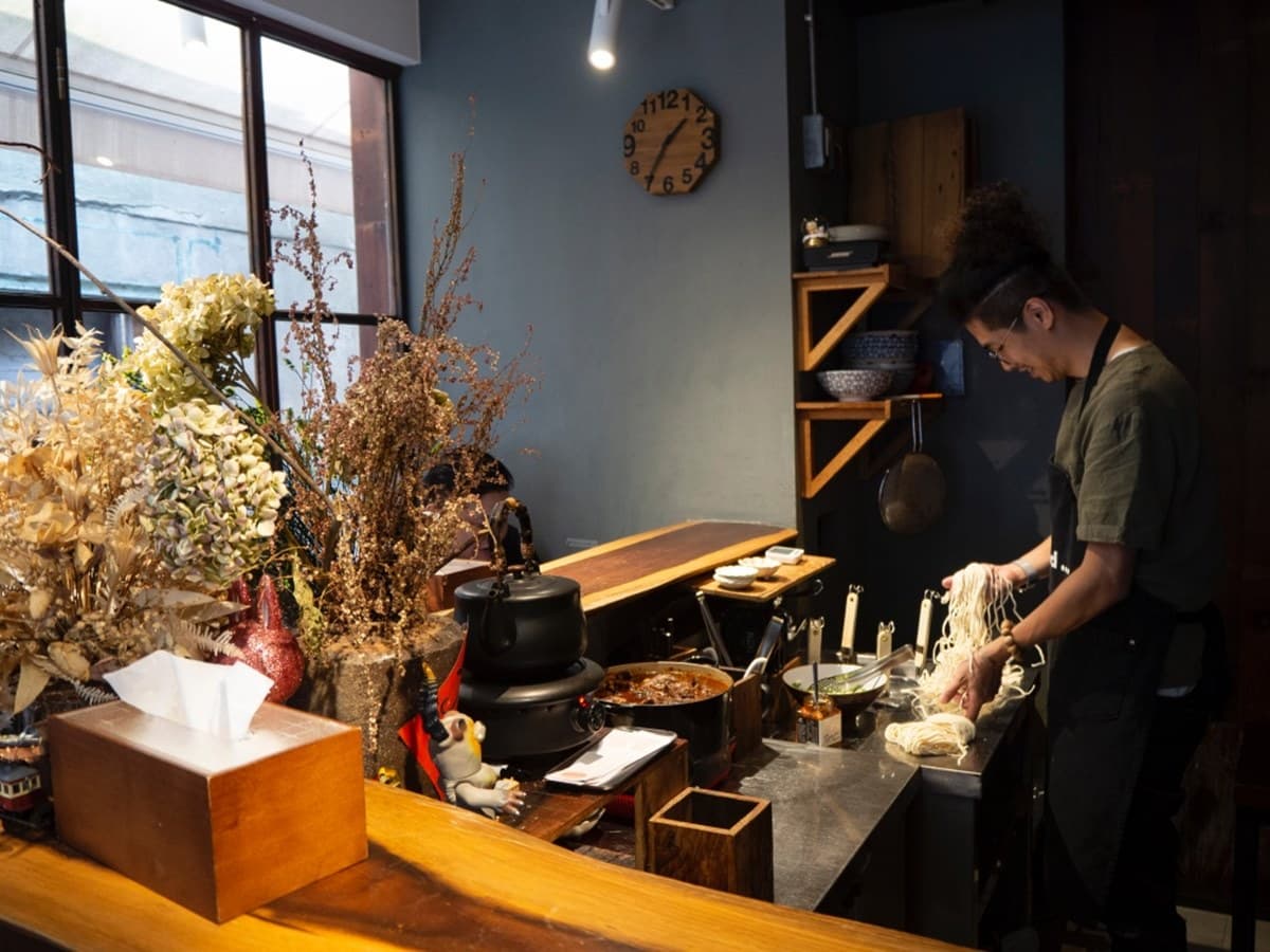 預約滿到明年！板橋神祕牛肉麵店每日限賣30碗，軟嫩牛腱也能宅配到家