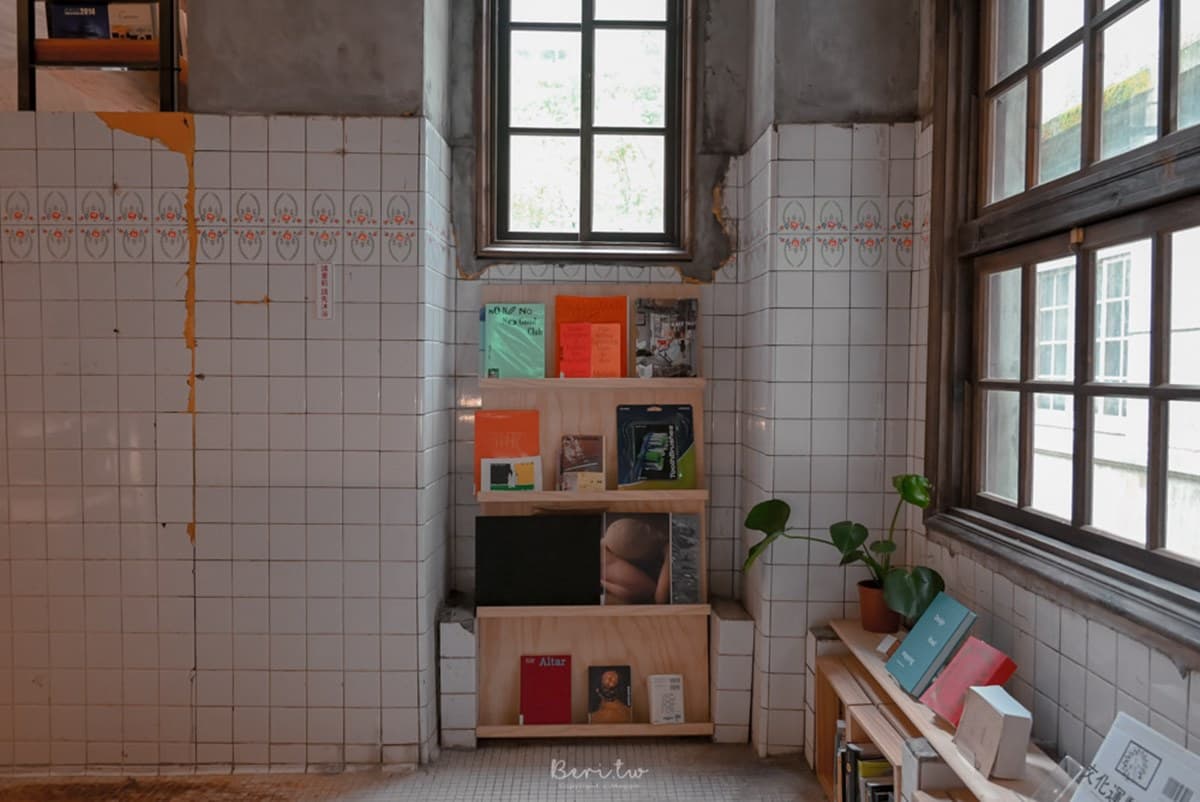 在書海裡泡澡！松菸舊日式澡堂轉型圖書館，復古浴池花80元能待一整天