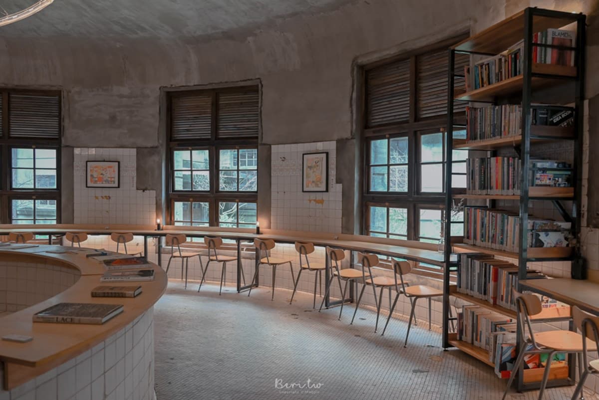 在書海裡泡澡！松菸舊日式澡堂轉型圖書館，復古浴池花80元能待一整天