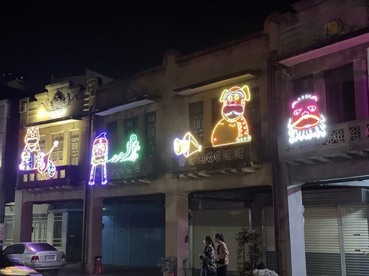 愈夜愈美麗！台南鹽水變身深夜美術館，打卡必拍魚鱗巷、造月工坊