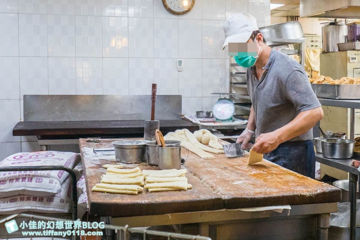凌晨5點半就排隊!台北超夯早餐必點這7樣:豆腐花鹹豆漿、厚燒餅夾蛋、焦糖甜餅 凌晨5點半就排隊!台北超夯早餐必點這7樣:豆腐花鹹豆漿、厚燒餅夾蛋、焦糖甜餅
