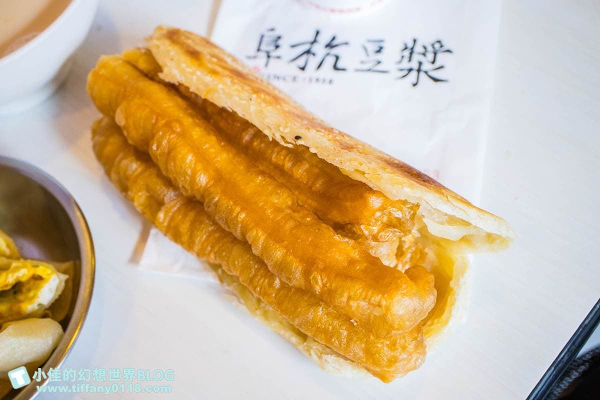 凌晨5點半就排隊!台北超夯早餐必點這7樣:豆腐花鹹豆漿、厚燒餅夾蛋、焦糖甜餅 凌晨5點半就排隊!台北超夯早餐必點這7樣:豆腐花鹹豆漿、厚燒餅夾蛋、焦糖甜餅
