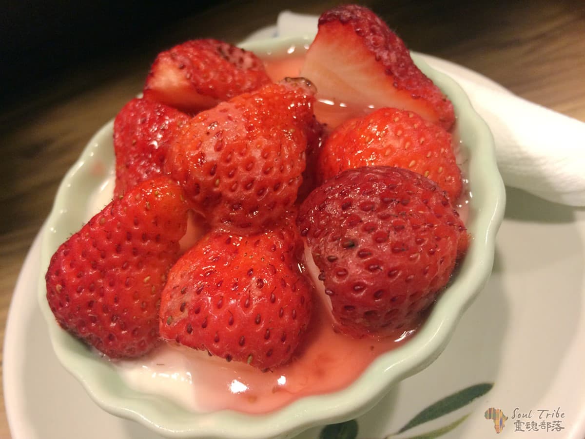 深夜充電站！民生社區自烘咖啡館營業到凌晨3點，必點提拉米蘇口感滑潤帶酒香