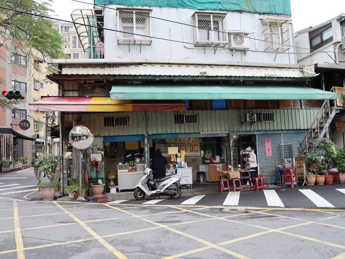 超過30種口味！板橋老字號蛋餅3種隱藏版吃法：蘆筍加鮭魚、雞腿排加青花筍