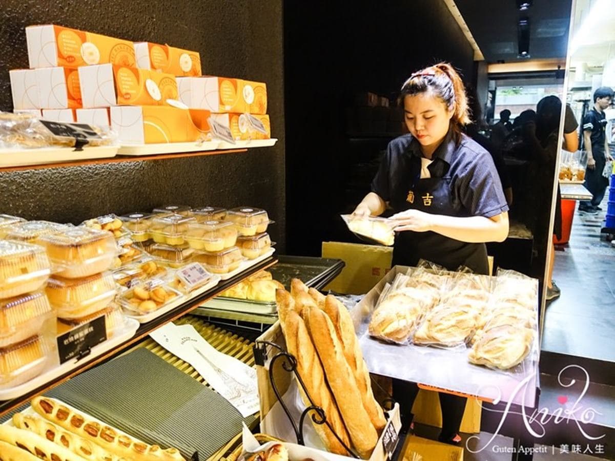 麵包控暴動了!台南超狂羅宋出爐就秒殺,在地人激推「毛毛蟲」 麵包控暴動了!台南超狂羅宋出爐就秒殺,在地人激推「毛毛蟲」