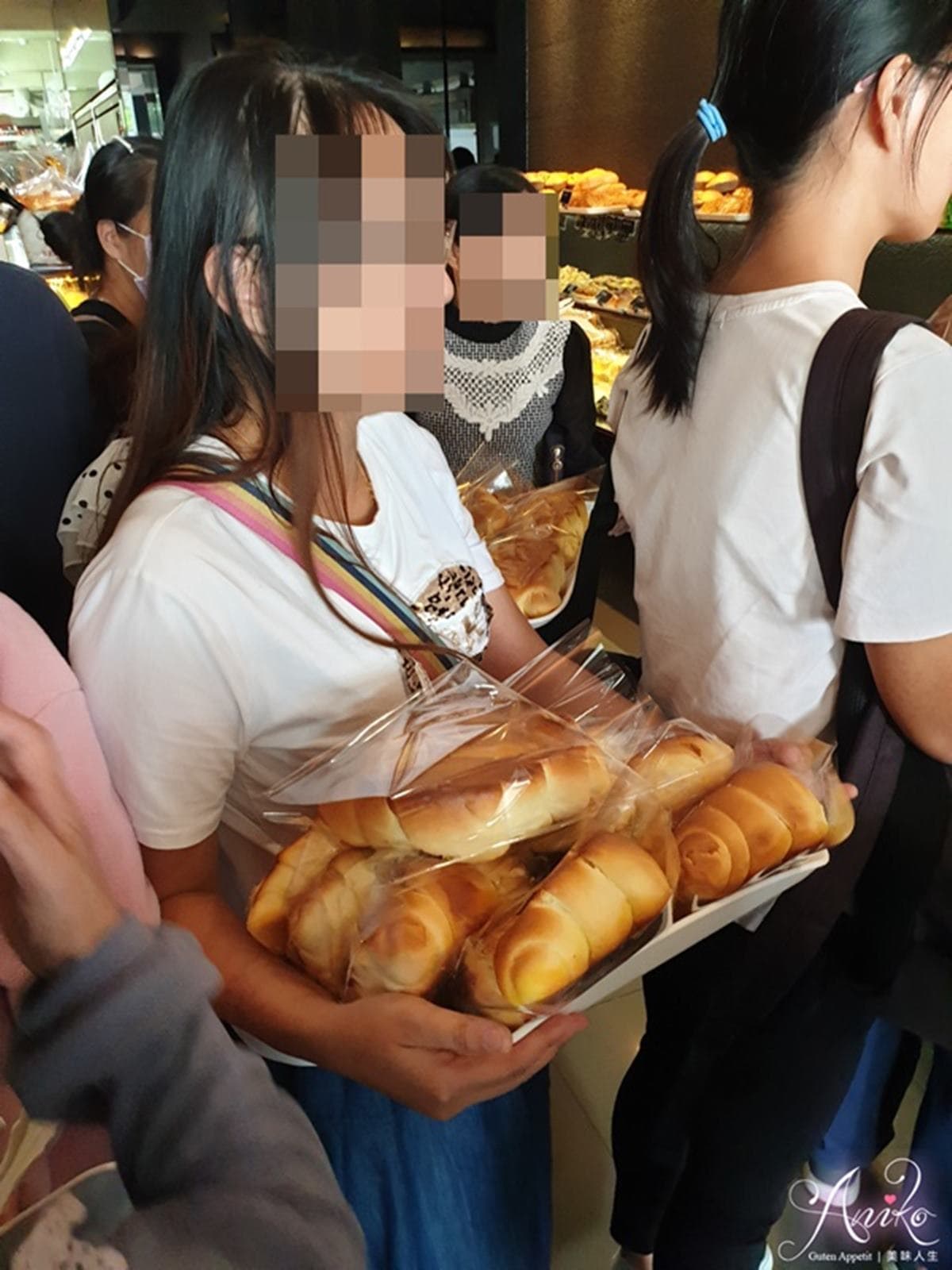 麵包控暴動了!台南超狂羅宋出爐就秒殺,在地人激推「毛毛蟲」 麵包控暴動了!台南超狂羅宋出爐就秒殺,在地人激推「毛毛蟲」