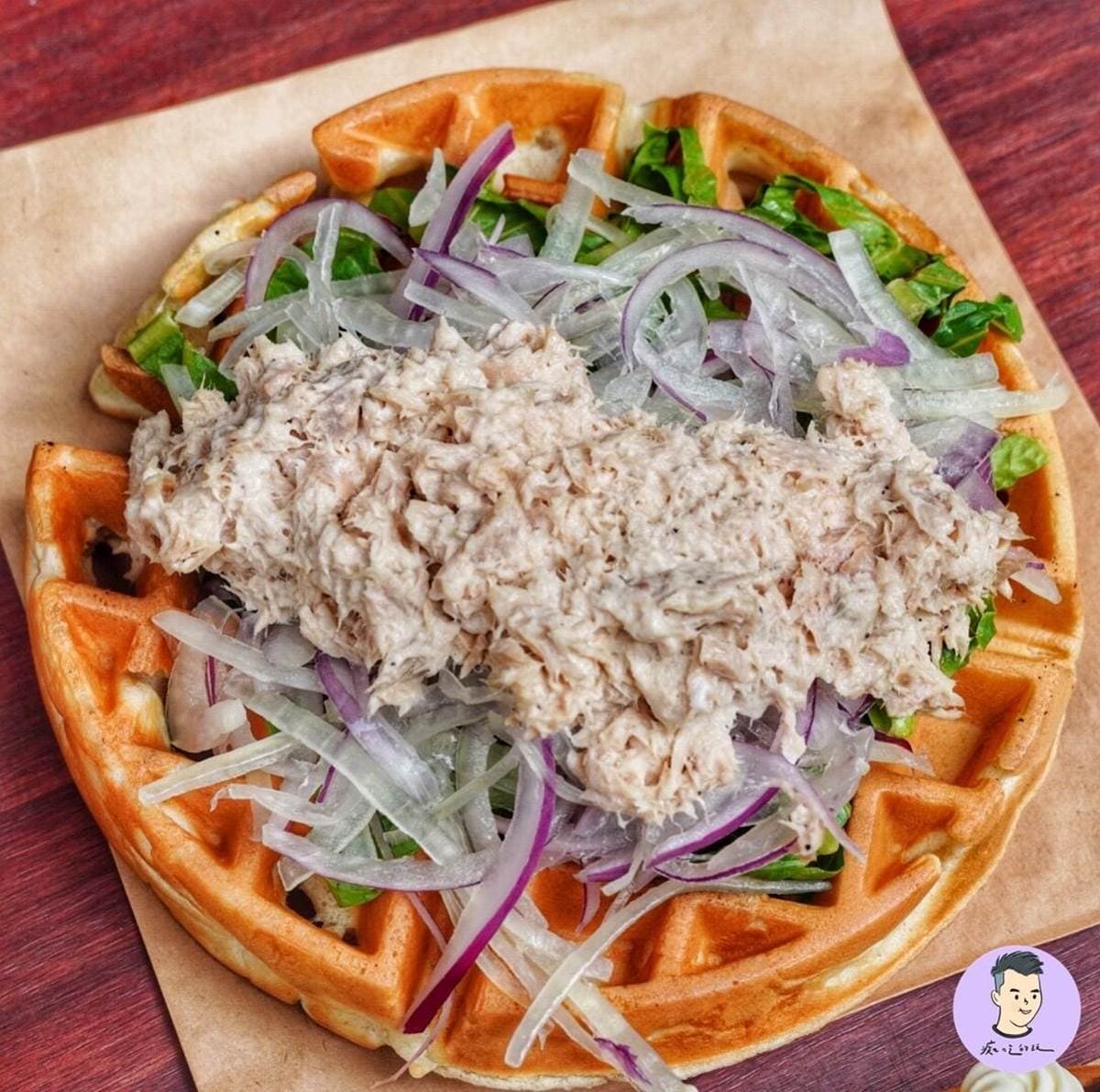 餡料多到爆出來!台南巨無霸鬆餅必點芋泥、起司蛋沙拉,每天還有創新口味 餡料多到爆出來!台南巨無霸鬆餅必點芋泥、起司蛋沙拉,每天還有創新口味