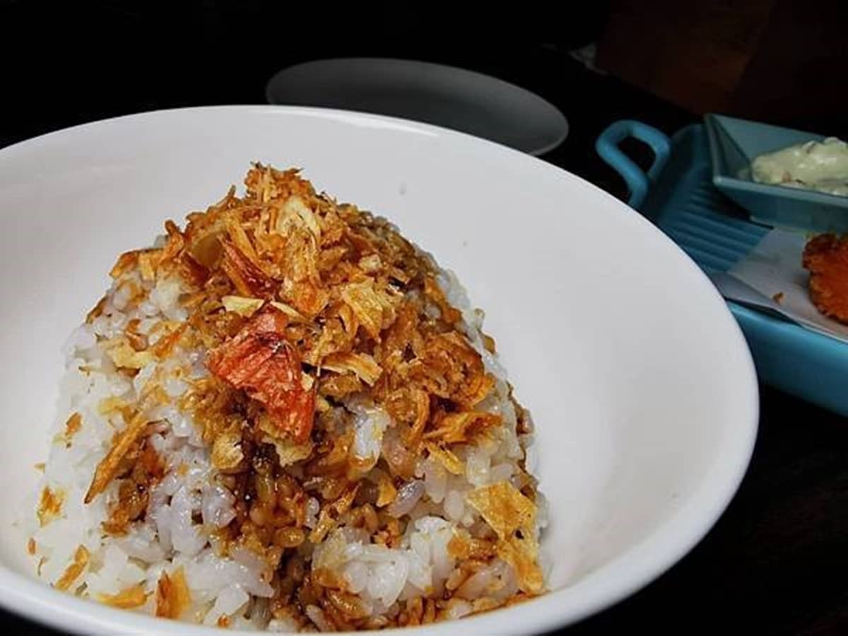 饕客衝台中囉！龍蝦兩吃只要888元，再嗑豬油拌飯、冷麵攪半熟蛋