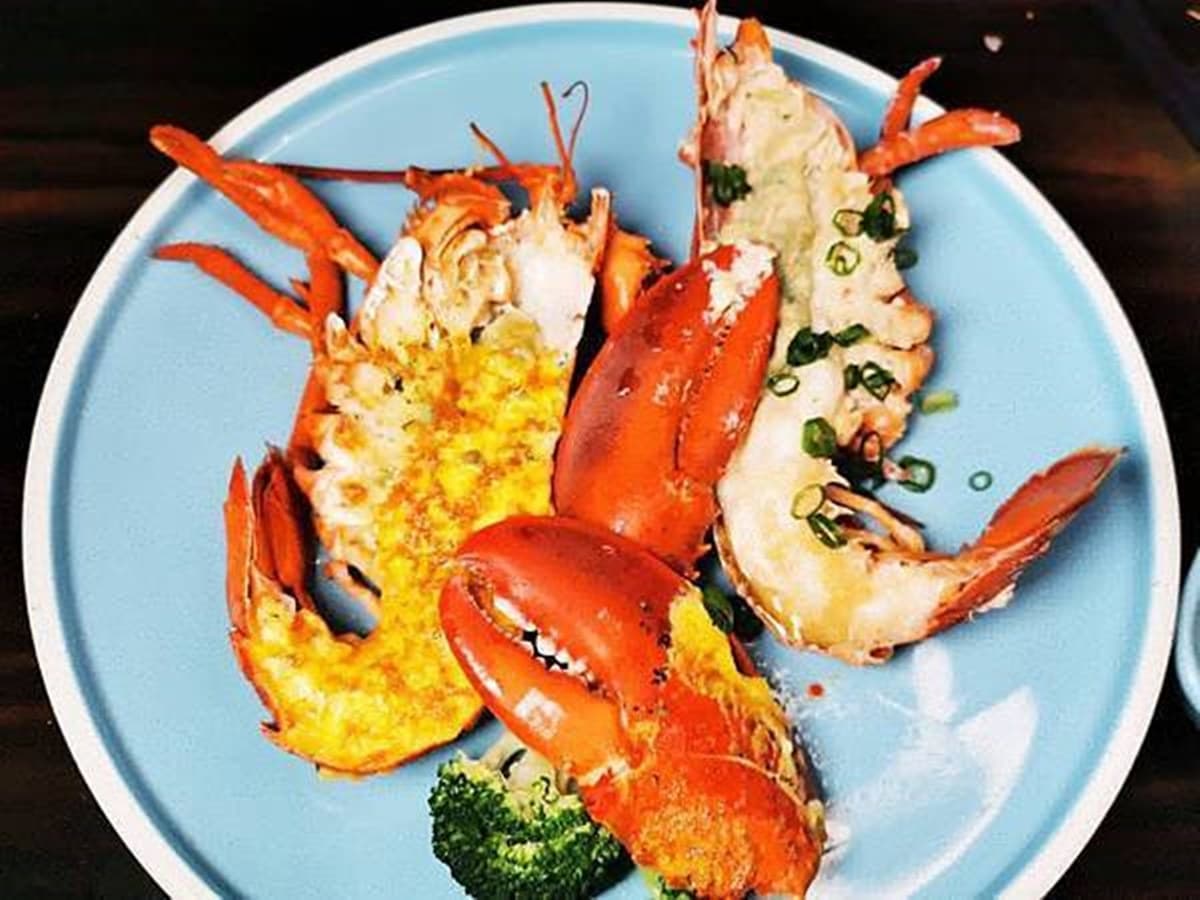 饕客衝台中囉！龍蝦兩吃只要888元，再嗑豬油拌飯、冷麵攪半熟蛋