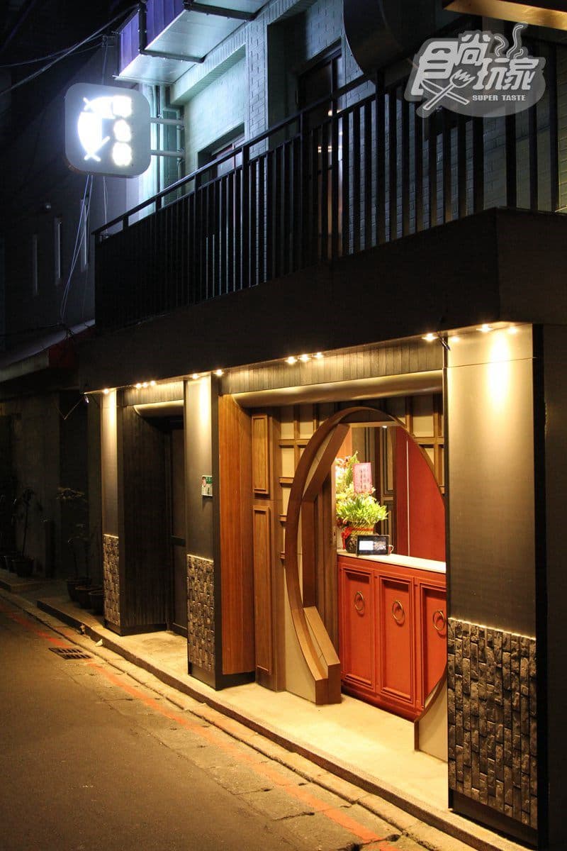 【新開店】1秒穿越時空！西門町餐酒館大玩夜店、中式混搭風，必點仙女紅茶調酒