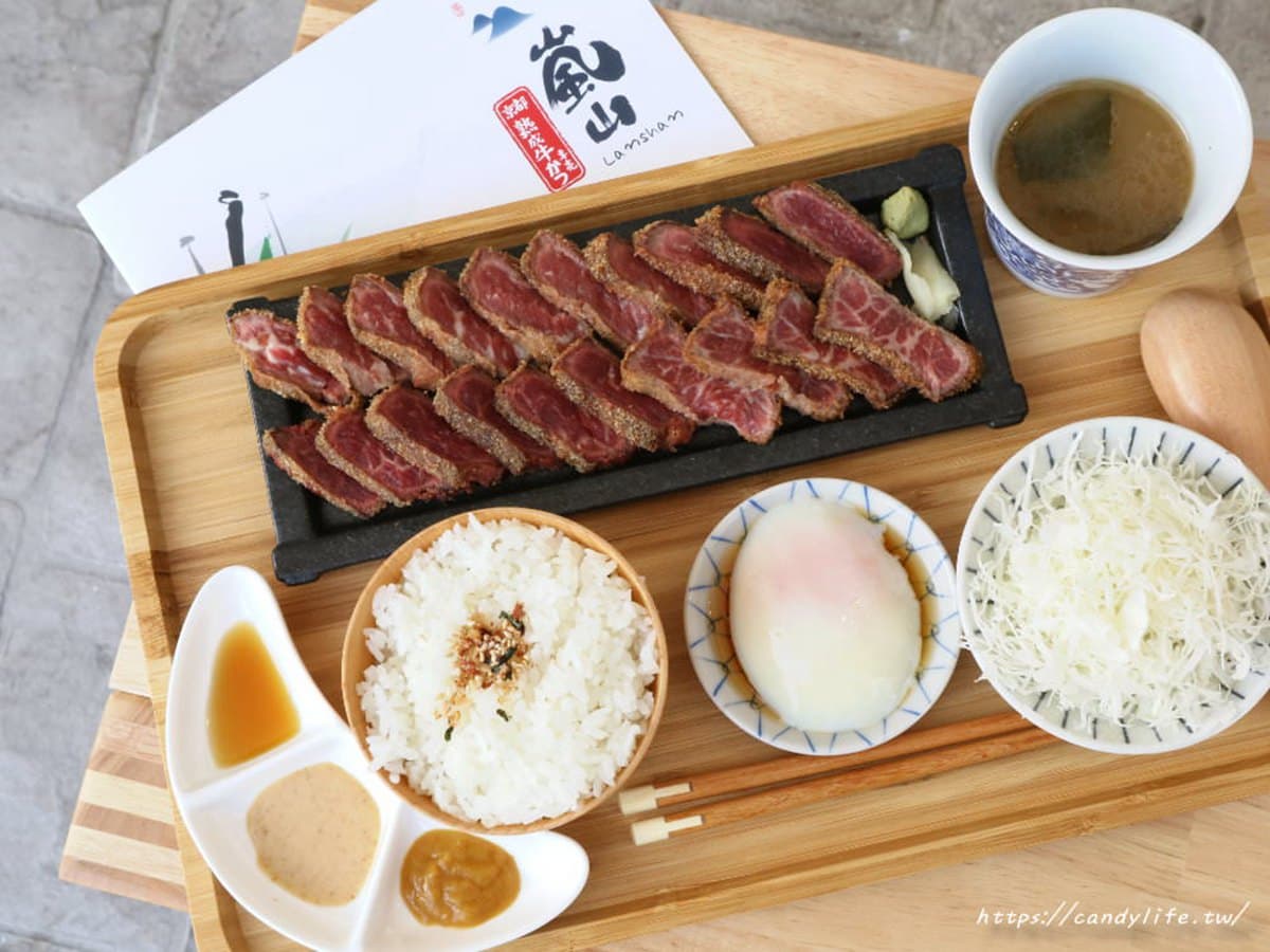 肉控會愛！台中邪惡系丼飯帶骨牛小排堆成一座山，軟嫩多汁炸牛排也必點