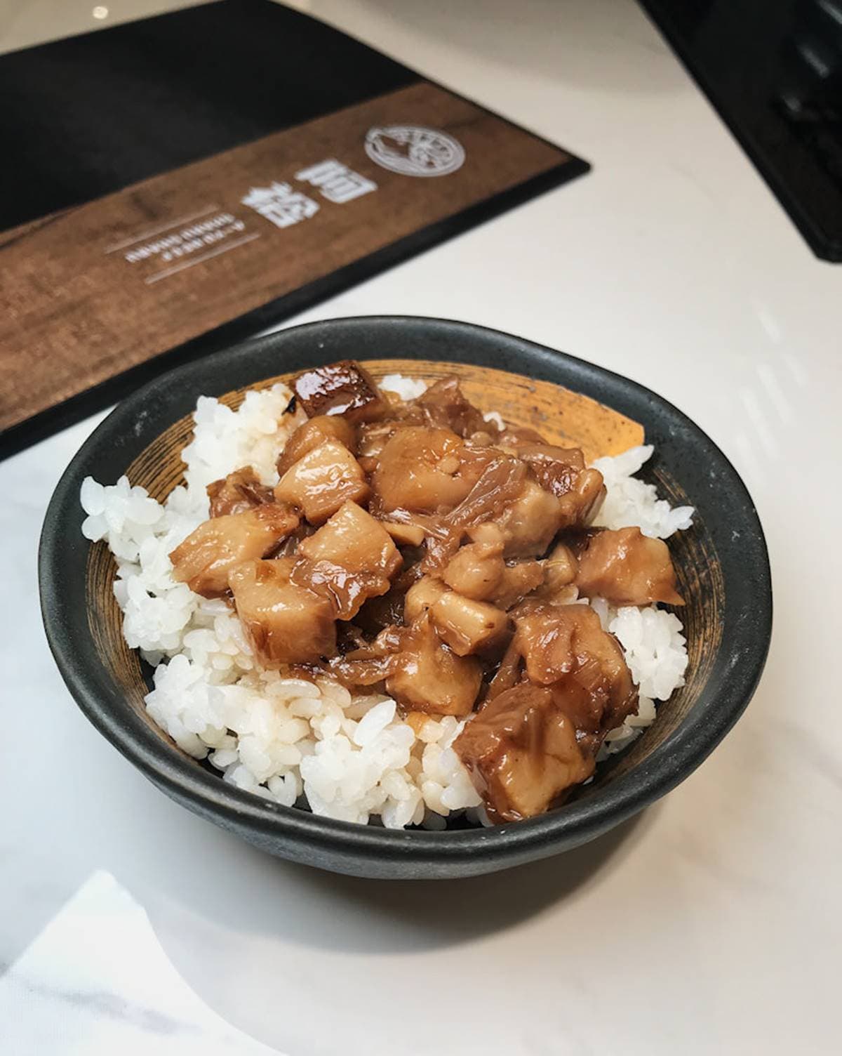 紅到開千坪豪華分店！台南神級涮牛鍋必點「特優頂級牛」，銷魂肉燥飯免費吃到飽