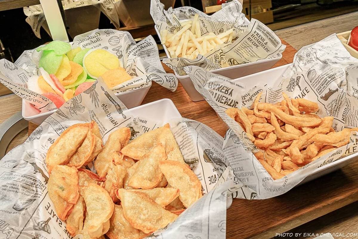 最低299元！台中佛心牛排館任吃珍珠披薩、滿料羅宋湯，打卡必點熊熊奶茶、夢幻泡泡