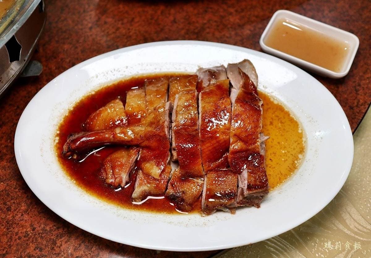 吃生猛海鮮不用跑漁港！饕客最愛台中聚餐餐廳，必點避風塘大蝦、紅蟳粥