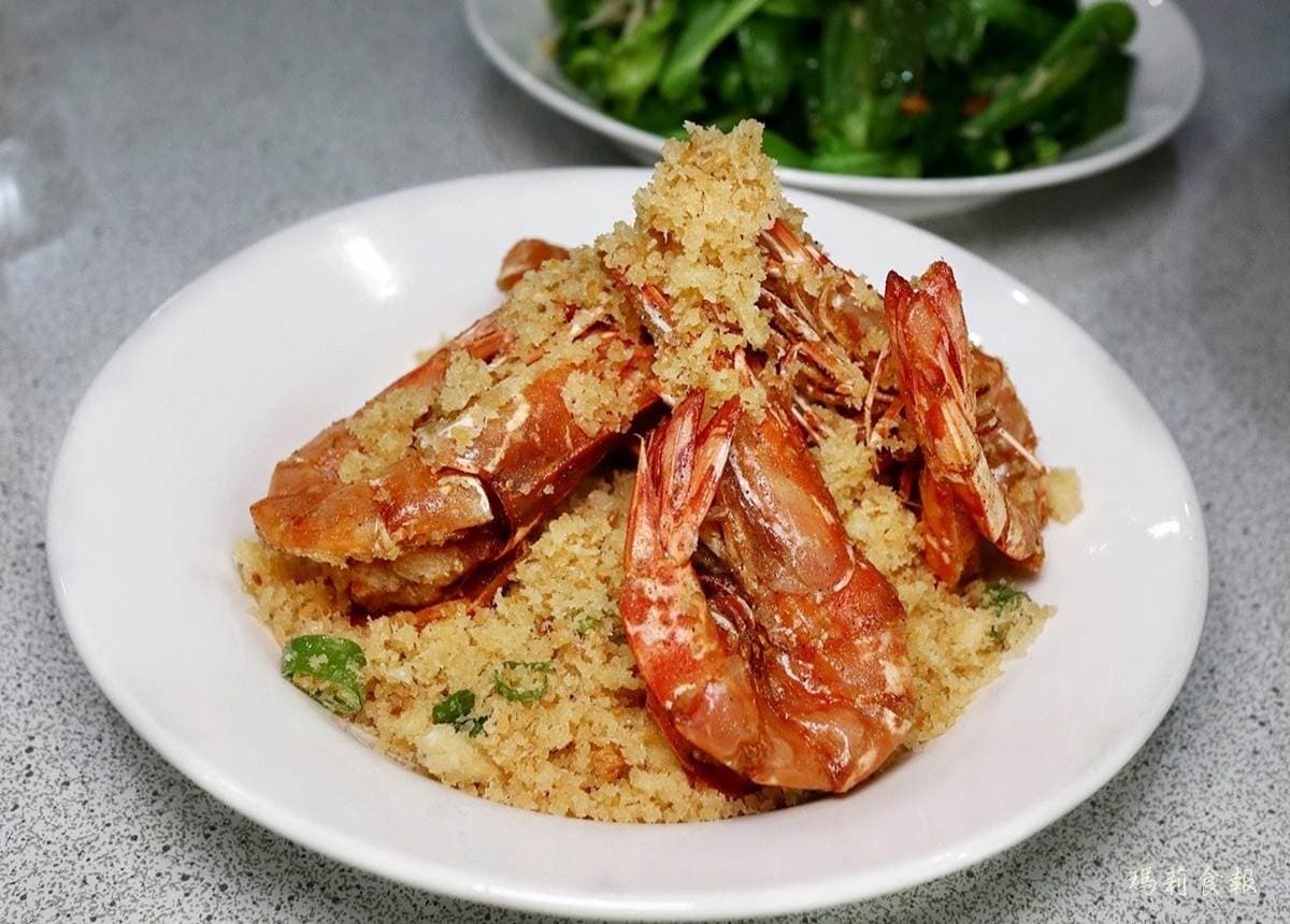 吃生猛海鮮不用跑漁港！饕客最愛台中聚餐餐廳，必點避風塘大蝦、紅蟳粥