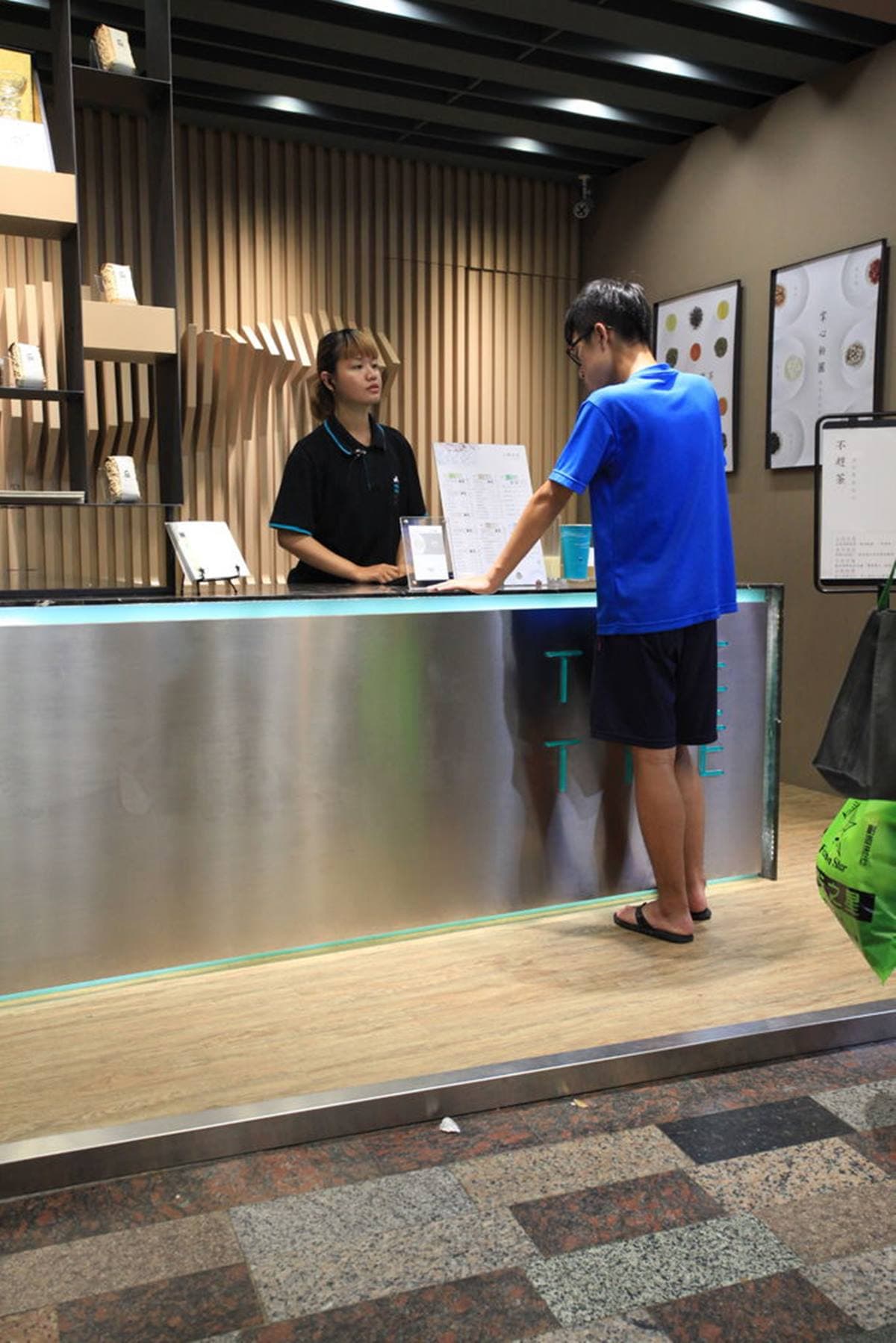水水放心喝！台南網美系手搖飲堅持使用天然完整茶葉，內行必點無糖翠玉小青會回甘