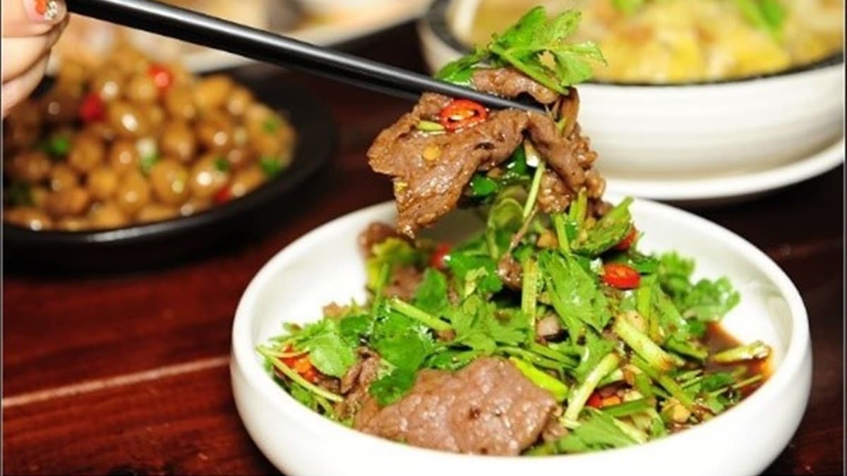 夜間限定!新竹復古麵館搖身一變居酒屋,必點用生命做的滷白菜、3椒合體椒麻雞 夜間限定!新竹復古麵館搖身一變居酒屋,必點用生命做的滷白菜、3椒合體椒麻雞