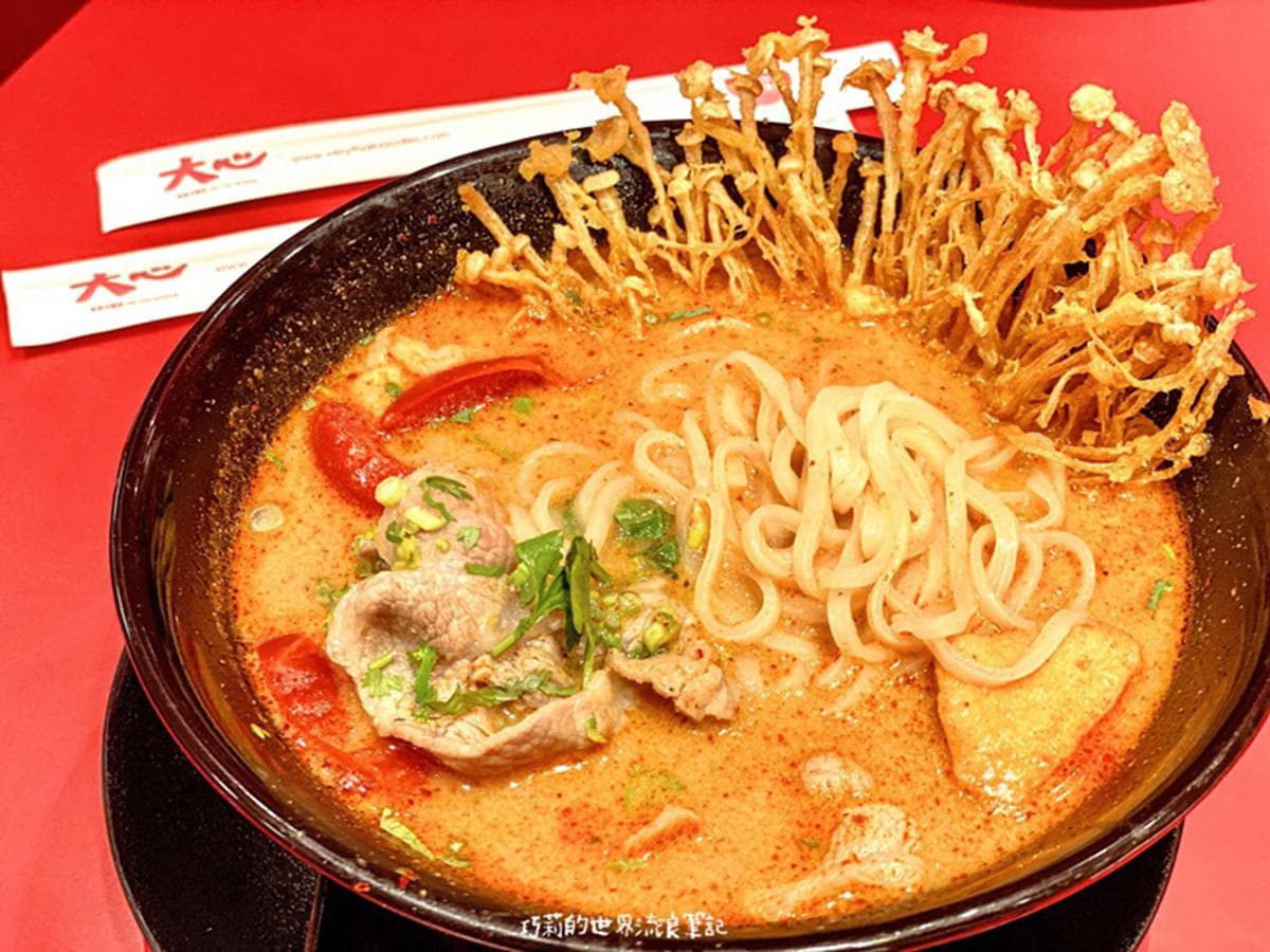 獨享版瓦城！知名泰式麵食招牌酸辣湯頭一喝停不下，推打拋豬肉飯再配「裝熟蛋」
