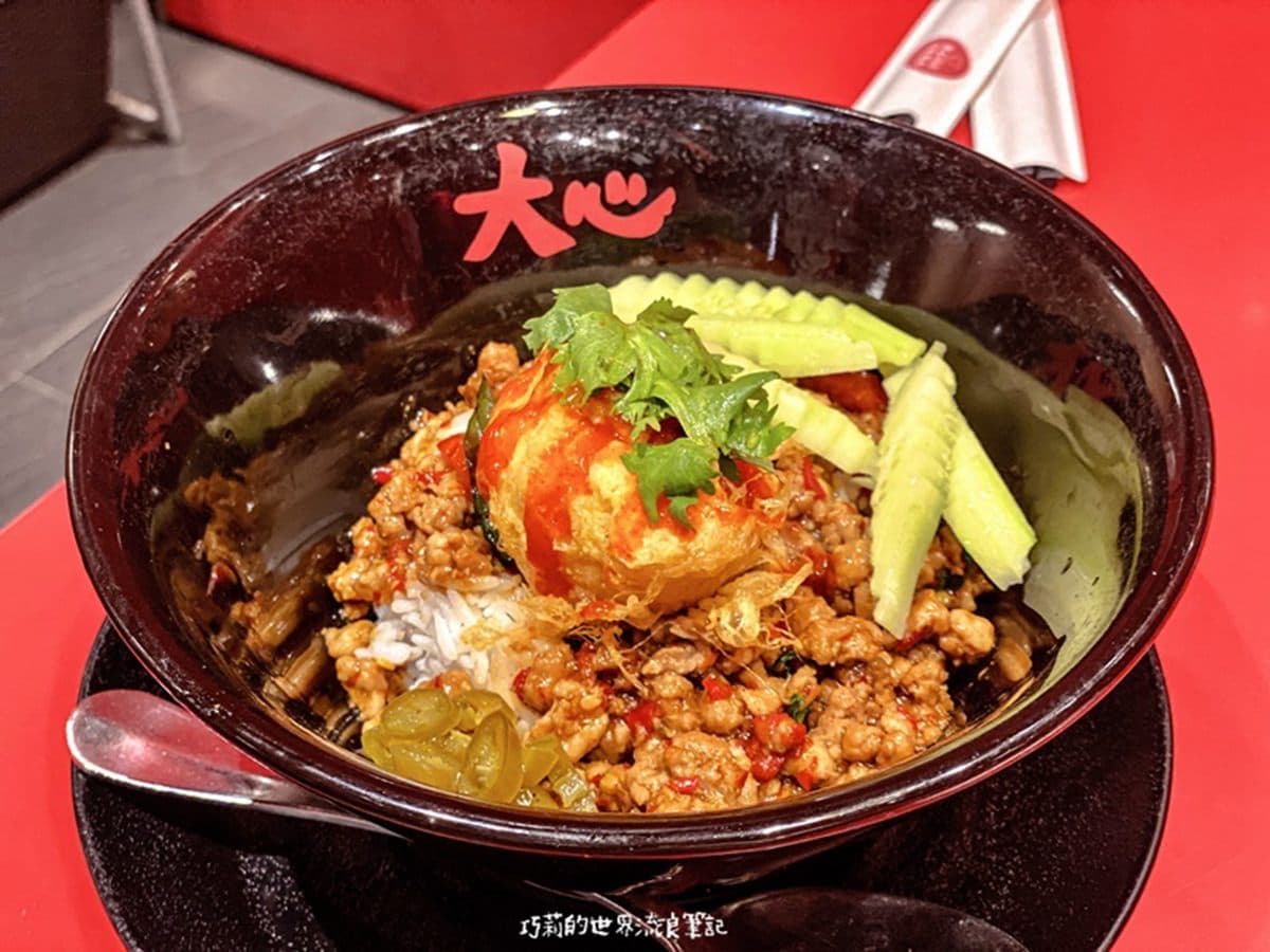 獨享版瓦城！知名泰式麵食招牌酸辣湯頭一喝停不下，推打拋豬肉飯再配「裝熟蛋」
