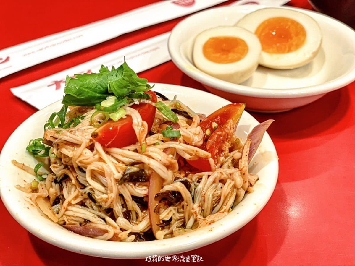 獨享版瓦城！知名泰式麵食招牌酸辣湯頭一喝停不下，推打拋豬肉飯再配「裝熟蛋」