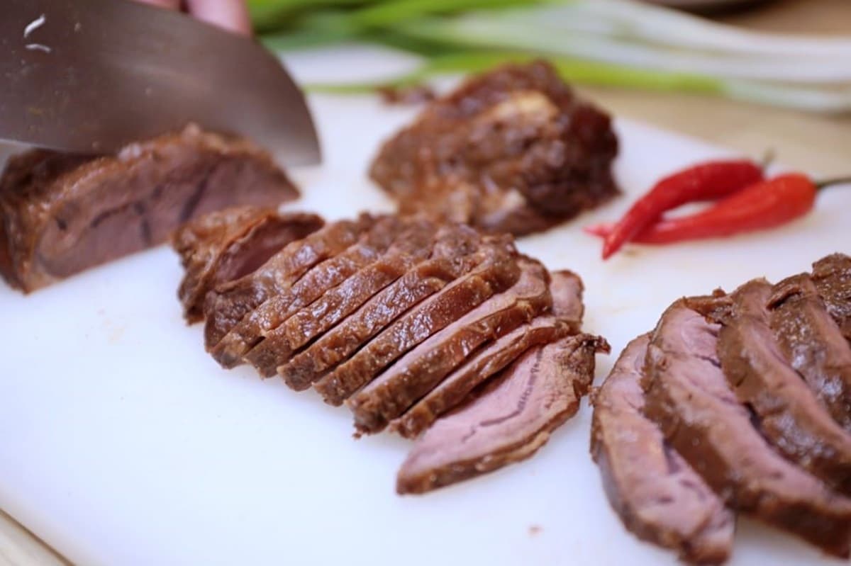 台南美食就是狂!想吃神祕滷牛肉要到「書局」買,老饕最推一咬即斷厚牛肚 台南美食就是狂!想吃神祕滷牛肉要到「書局」買,老饕最推一咬即斷厚牛肚