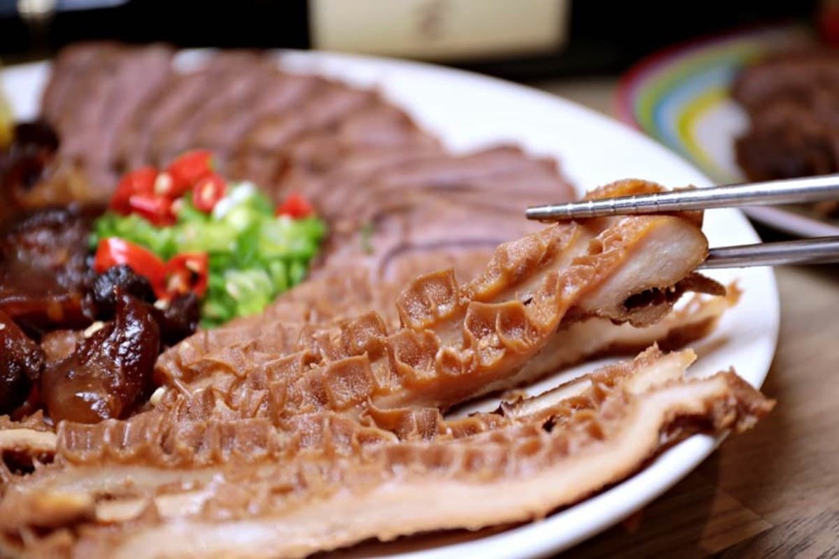 台南美食就是狂!想吃神祕滷牛肉要到「書局」買,老饕最推一咬即斷厚牛肚 台南美食就是狂!想吃神祕滷牛肉要到「書局」買,老饕最推一咬即斷厚牛肚