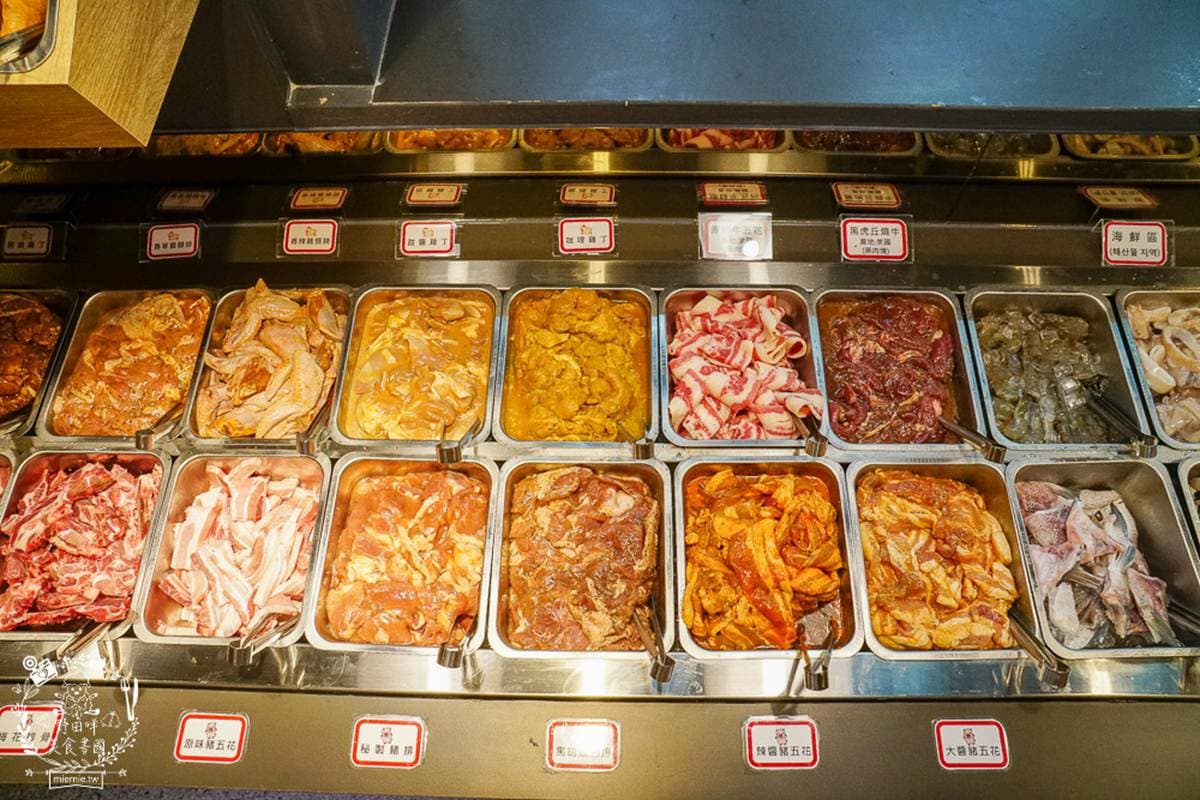 內行教你吃！高雄韓式烤肉吃到飽14種肉品必沾正宗醬料， 還能自製超邪惡痛風鍋