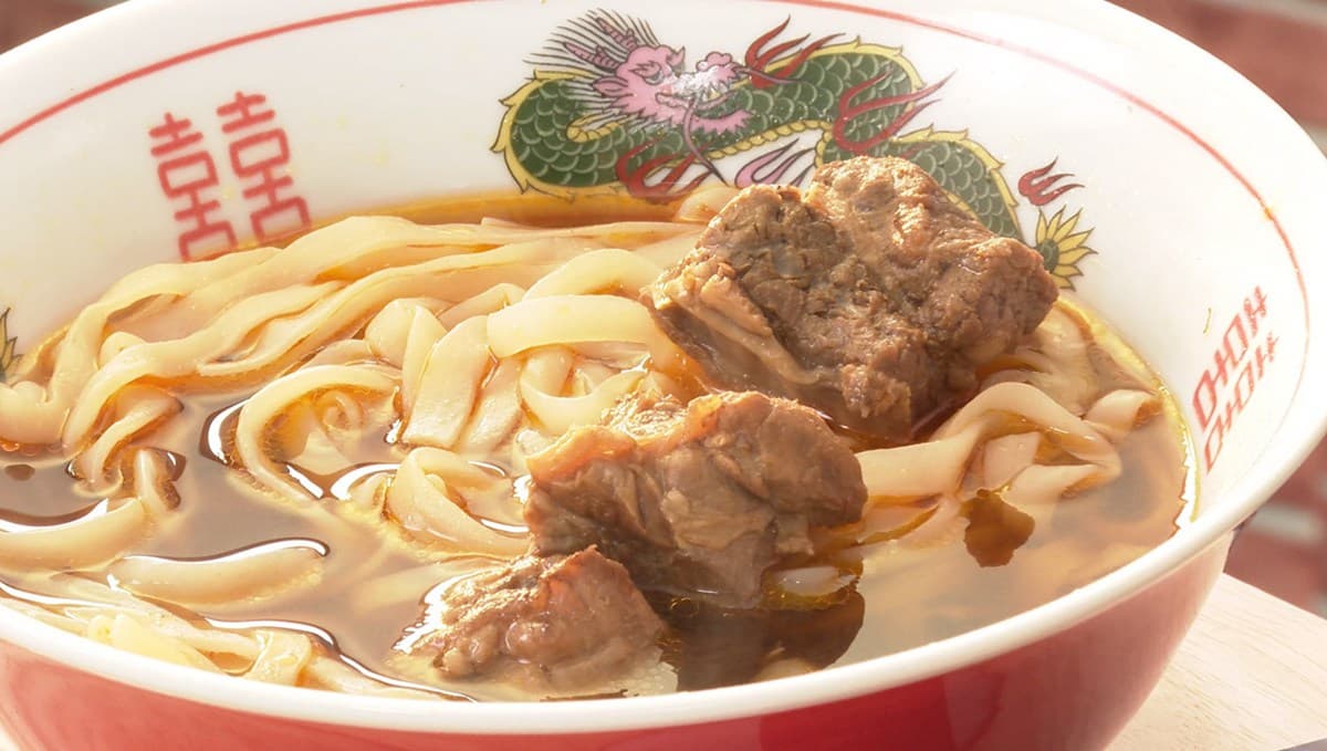 想瘦不想餓！年後減肥即食好料必備這2款：低卡咖哩飯、高纖牛肉麵