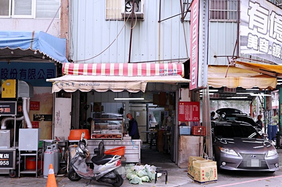 CP值超高！台中「10元水煎包」吃得到滿滿高麗菜，老闆大推韭菜包要配甜辣醬