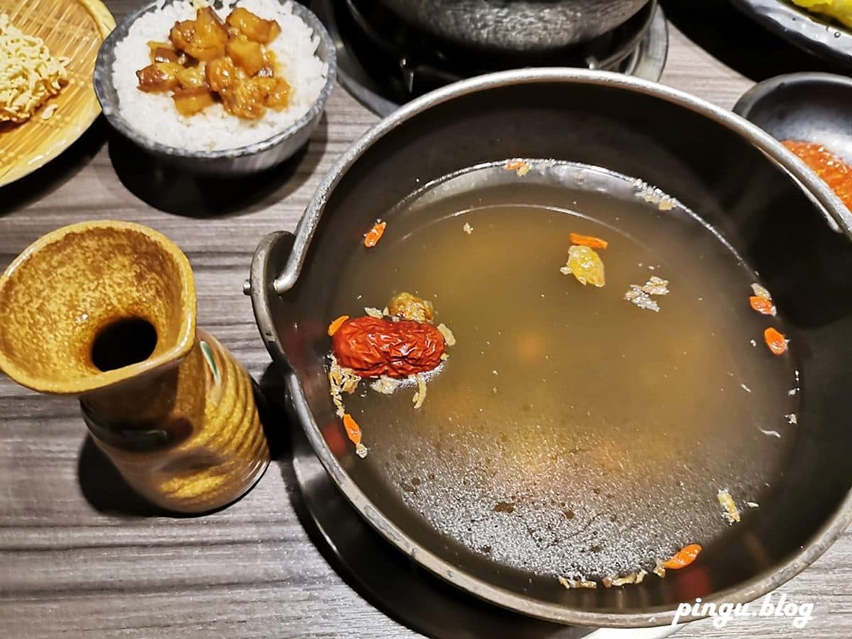 員林高CP火鍋店!酒瓶花牆超好拍,每鍋278元起還有明治冰淇淋吃到飽 員林高CP火鍋店!酒瓶花牆超好拍,每鍋278元起還有明治冰淇淋吃到飽