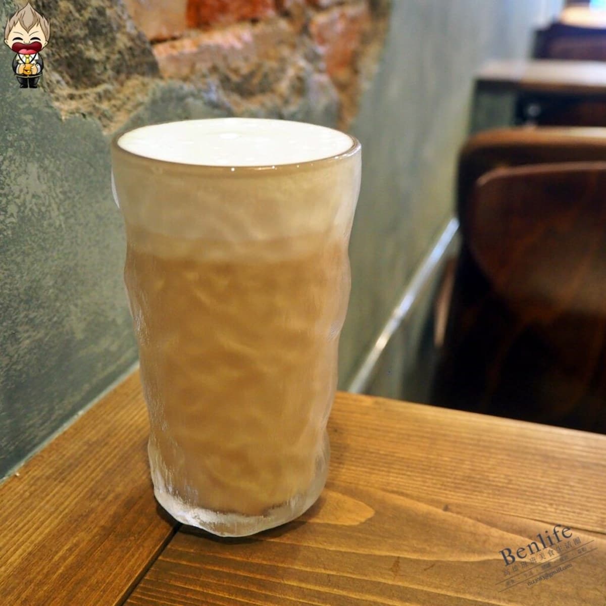 【新開店】日系水水會愛！拉花冠軍隱身高雄老宅咖啡廳，打卡必點浣熊、羊咩咩拿鐵