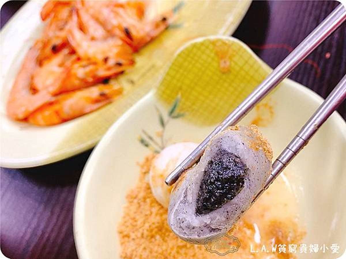 299元吃到飽！桃園超夯火烤兩吃爽嗑50種食材，還能自製泡菜、酸菜白肉鍋底