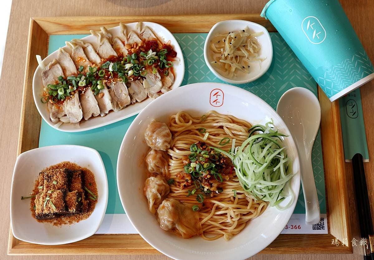 新竹紅到台中！平價銷魂乾拌麵必點鮮蝦炒手燃麵、口水雞，「炙燒煎餃」這間店才吃得到