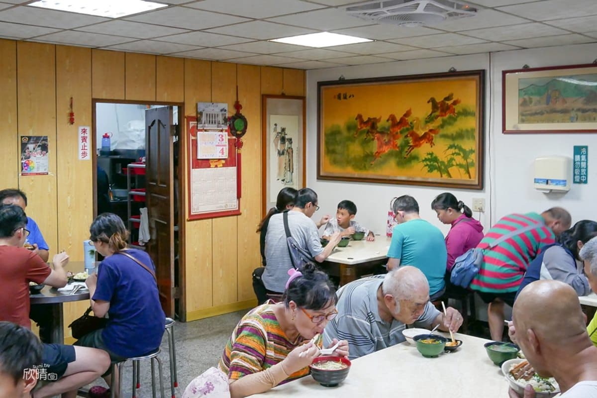 早上6點就排隊!人氣滷肉飯搭邪惡「半熟蛋」更對味,單點爌肉飯還送你3樣配菜 早上6點就排隊!人氣滷肉飯搭邪惡「半熟蛋」更對味,單點爌肉飯還送你3樣配菜