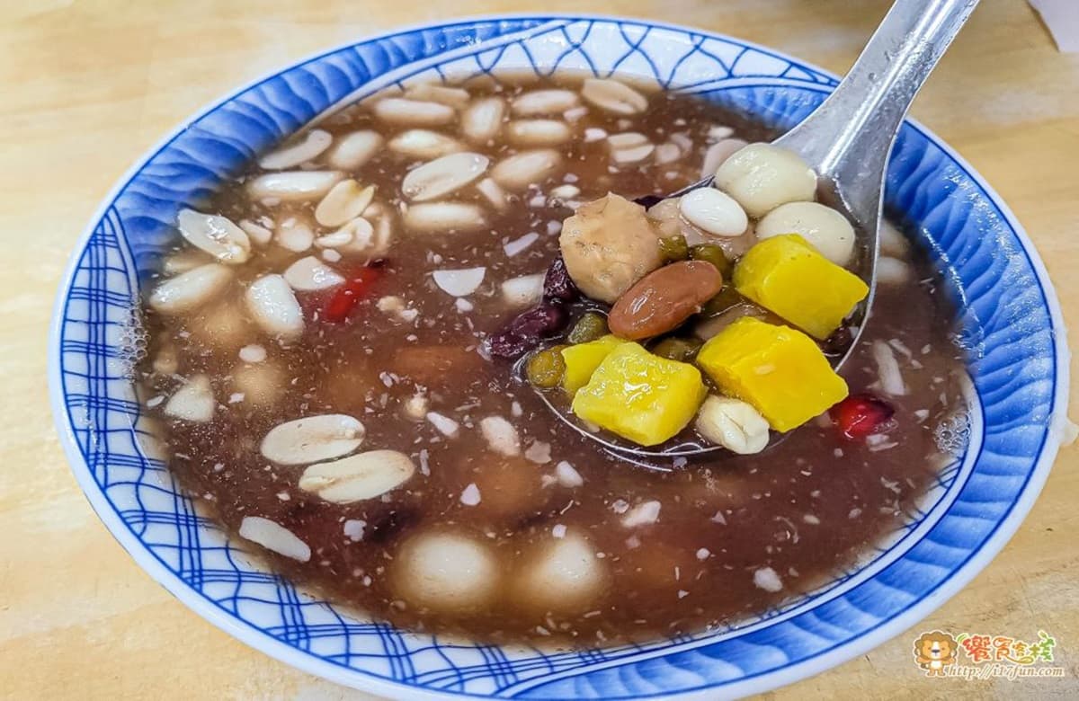 在地人從小吃到大!高雄6家老字號湯圓:混搭餛飩、麵茶湯頭、69年圓仔湯 在地人從小吃到大!高雄6家老字號湯圓:混搭餛飩、麵茶湯頭、69年圓仔湯