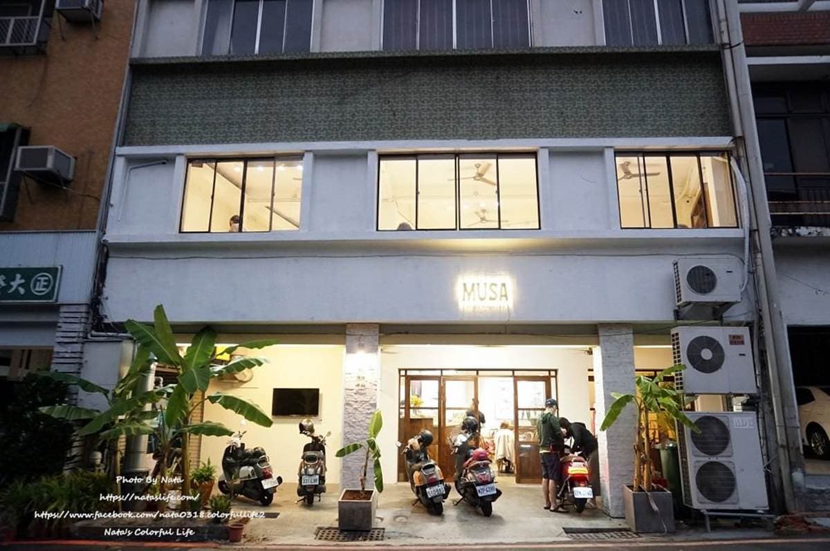 獨特「黑湯」免費續!台南道地泰式船麵隨你加九層塔、豆芽菜,配海鮮酥炸空心菜超對味 獨特「黑湯」免費續!台南道地泰式船麵隨你加九層塔、豆芽菜,配海鮮酥炸空心菜超對味